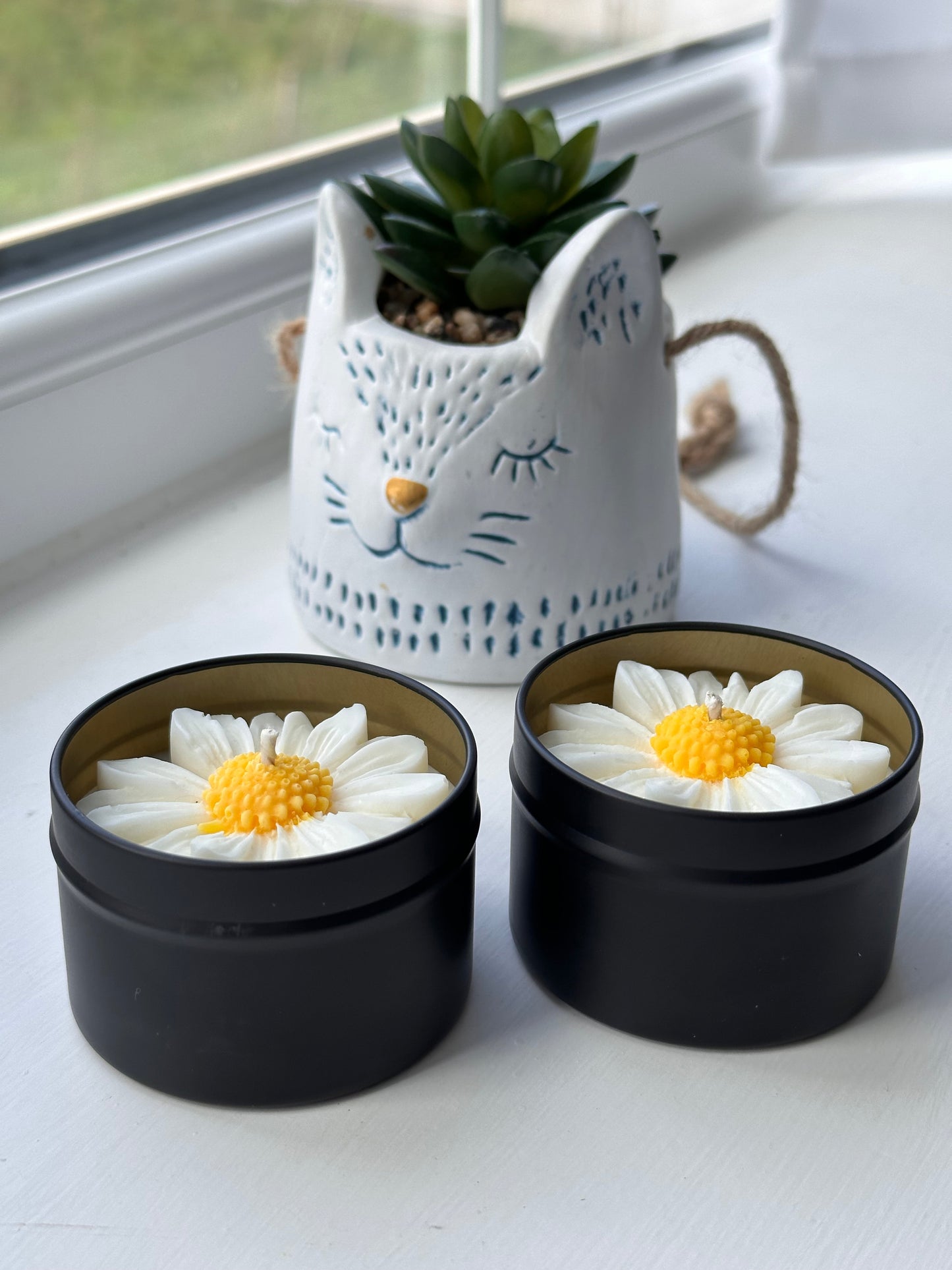 Daisy candle | 100ml | black tin