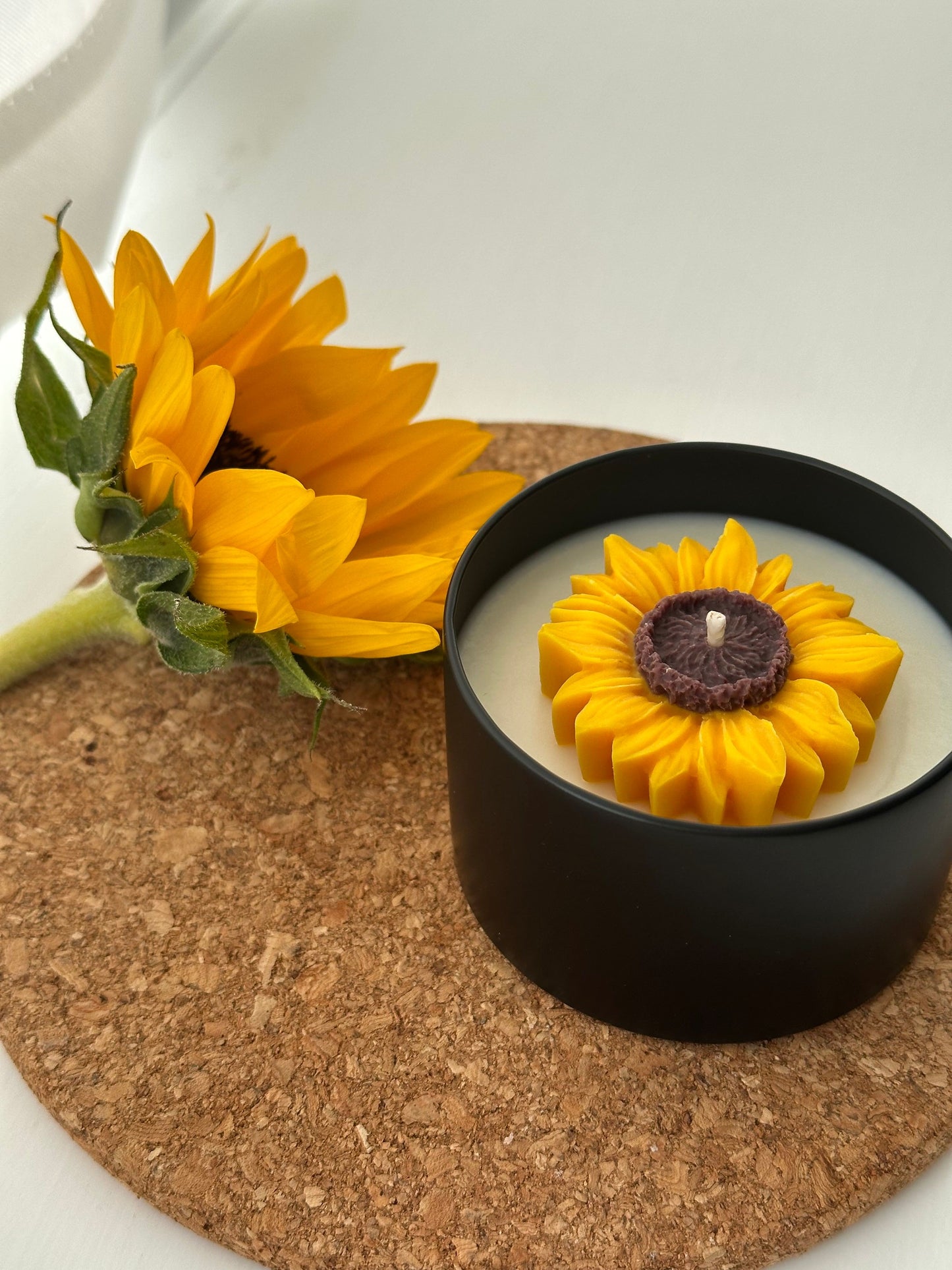 Sunflower candle | 200ml | black tin