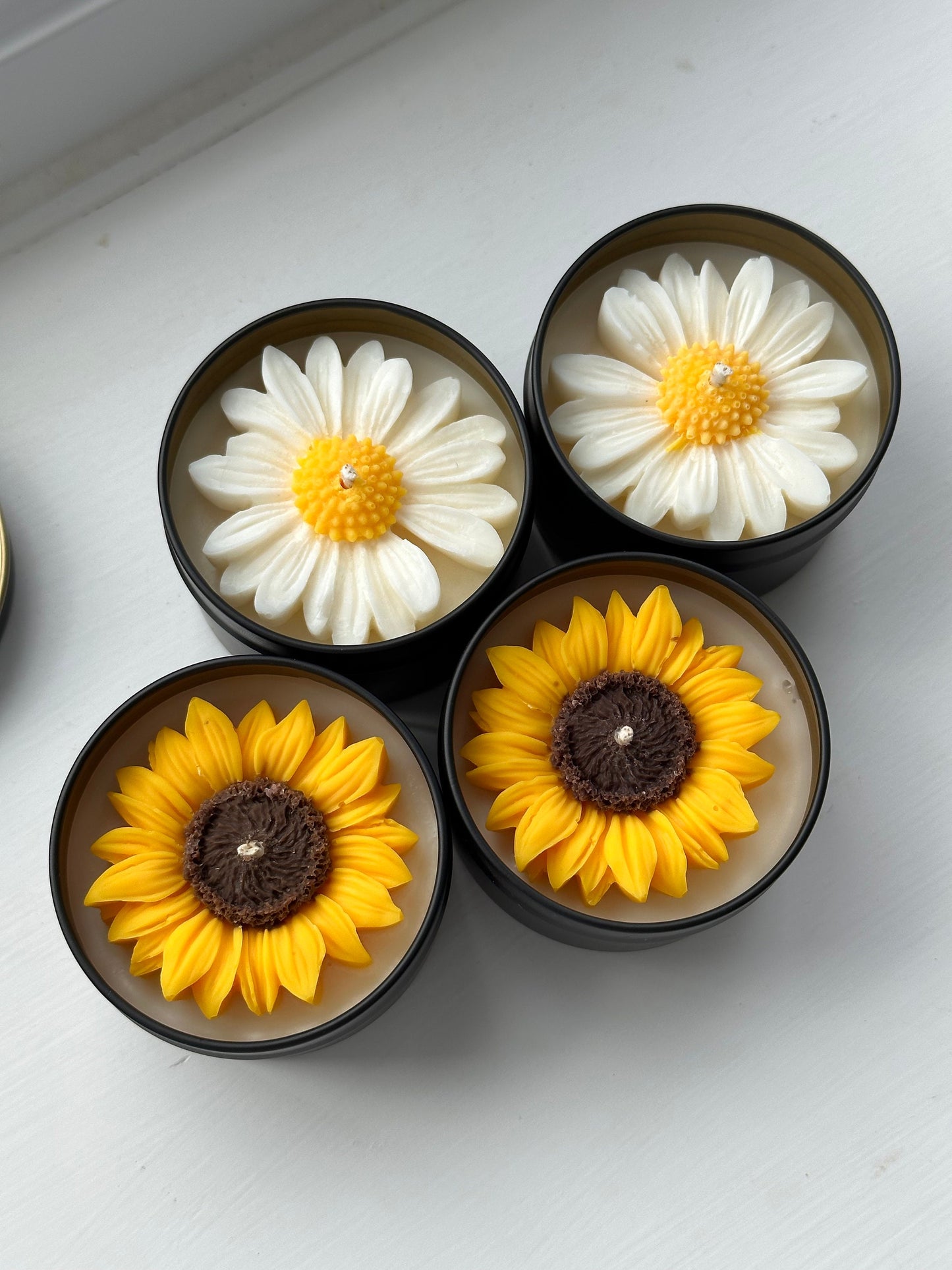 Sunflower candle | 100ml | black tin