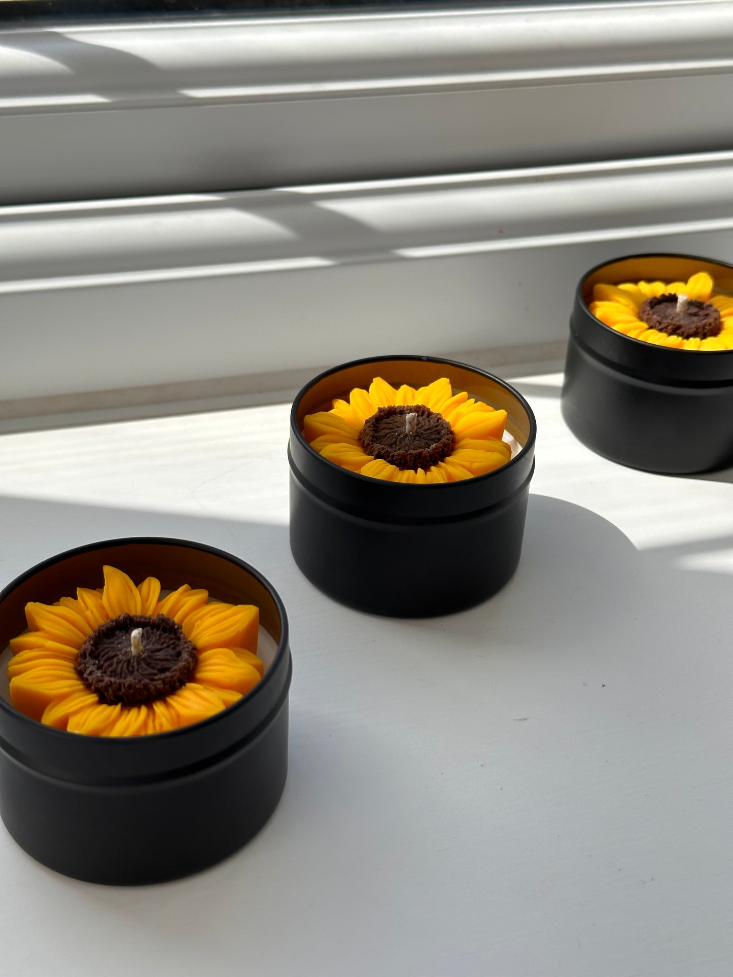 Sunflower candle | 100ml | black tin