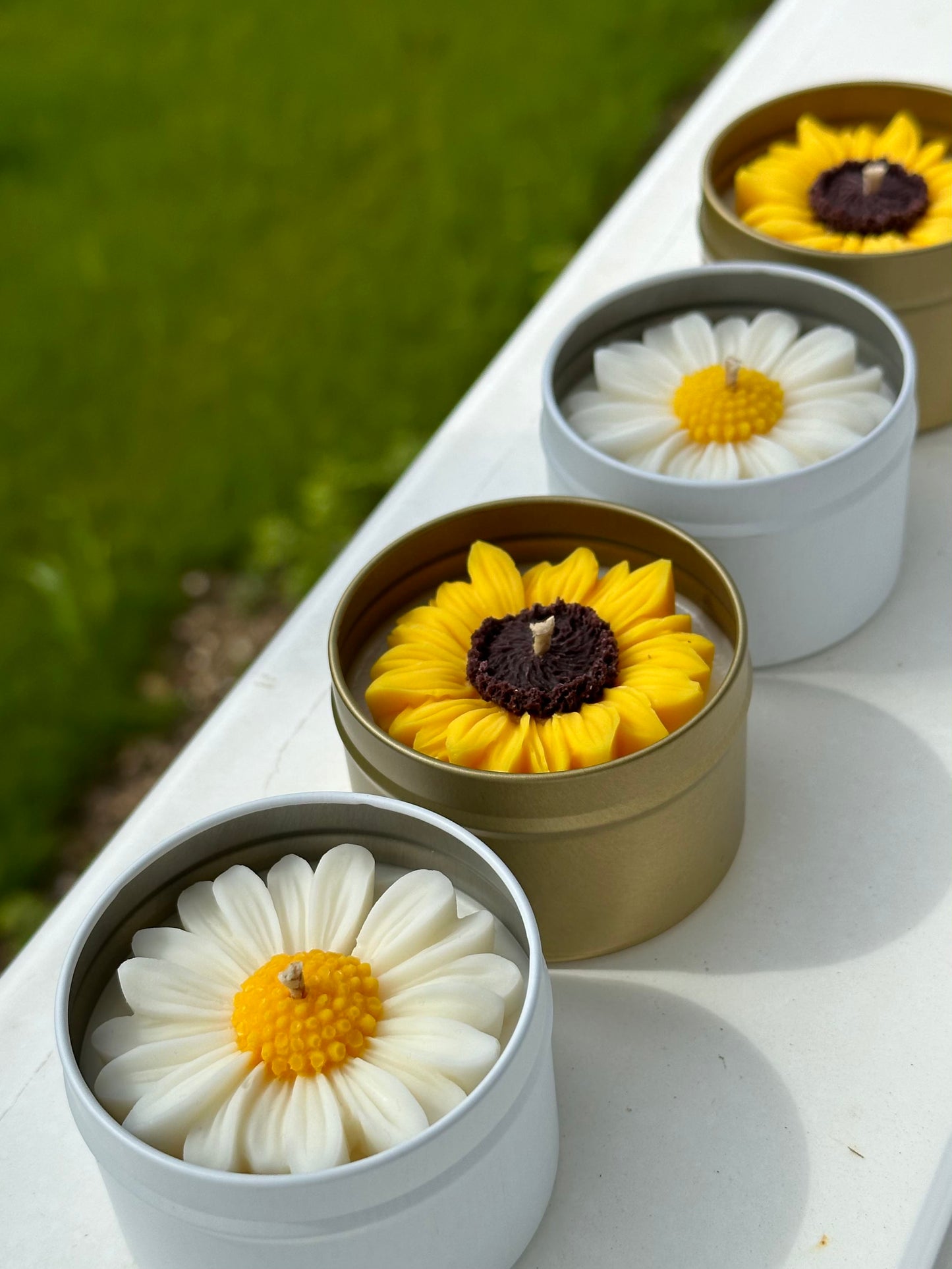 Sunflower candle | 100ml | golden tin